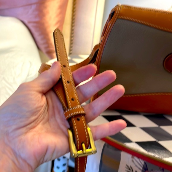 Exceptionally Good Condition Dooney&Bourke Cross B - Picture 4 of 14